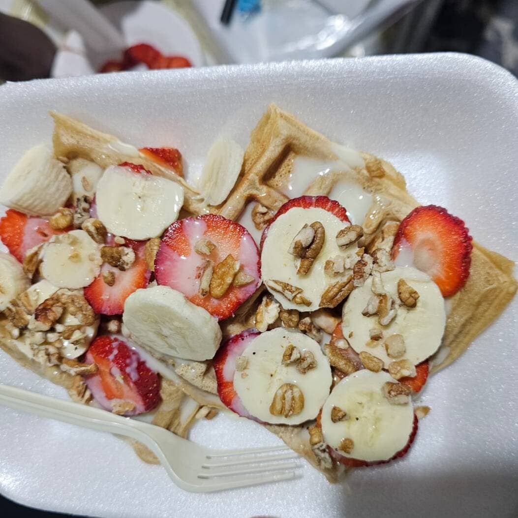 Waffles Con Fruta