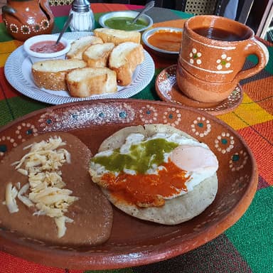1/2 Orden de Huevos Divorciados