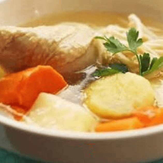 Caldo de Pollo con Arroz y Arepitas