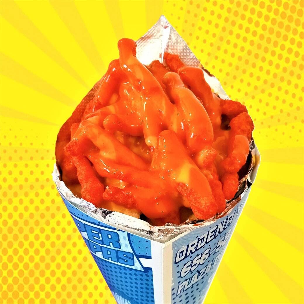Súper Cono Mediano de Cheetos Flamin Hot