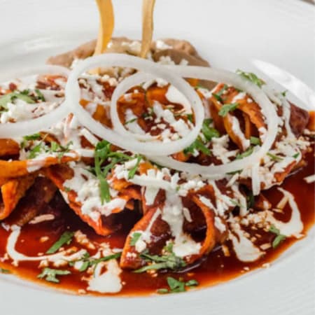 Chilaquiles Rojos con Pollo