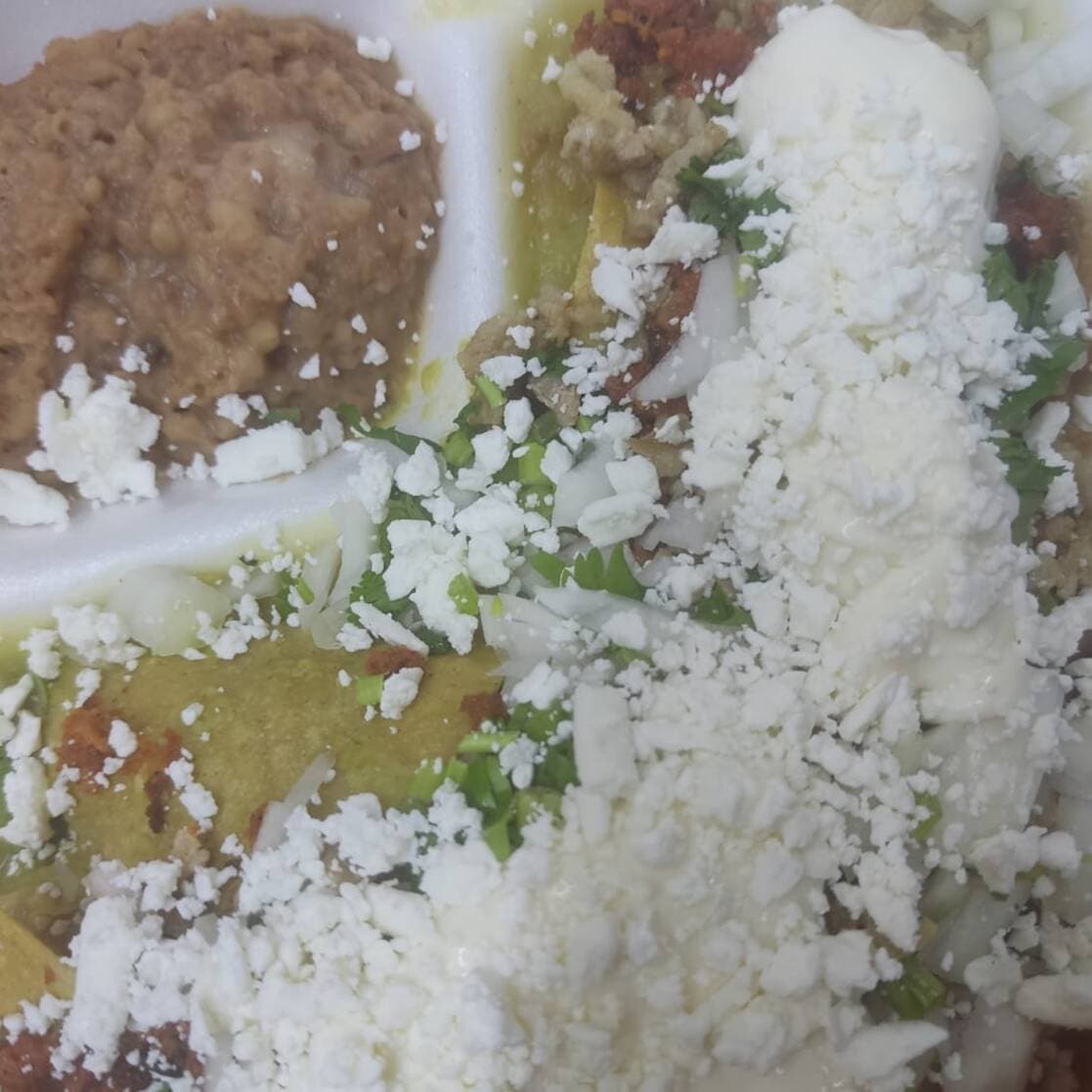 Chilaquiles Con Bistec ó longaniza