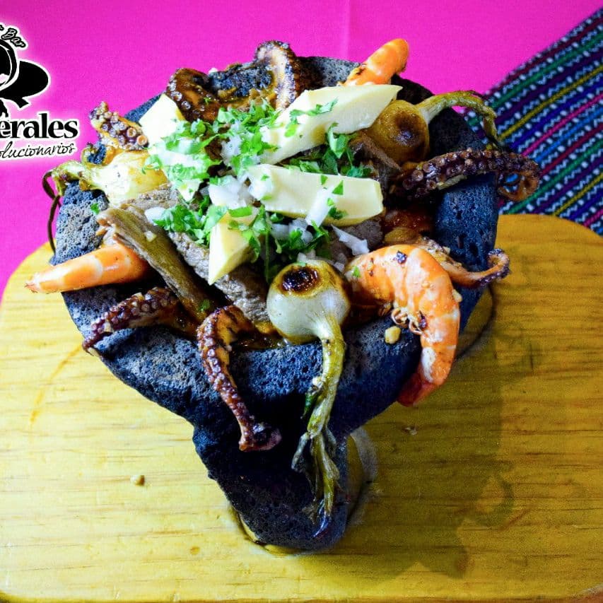 Molcajete Mar y Tierra