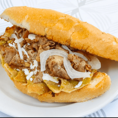 Torta de Chilaquiles de Bistec