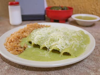 Enchiladas Suizas+pepsi