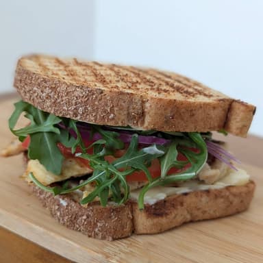Sandwitch de Pollo + Bebida Refrescante