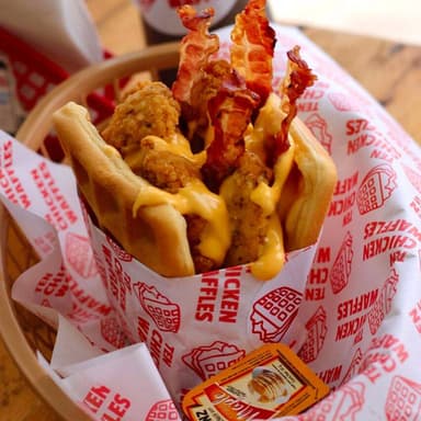 2 Chicken Waffles Dobles + Gratis 1 Chicken Waffle
