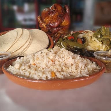 Pollo Rostizado con Complementos