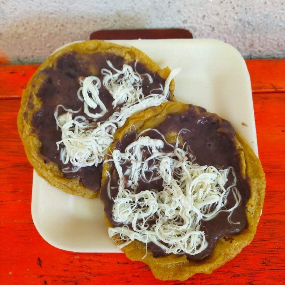 {2}PICADITAS CON FRIJOLITOS QUESILLO+JUGO BIDA