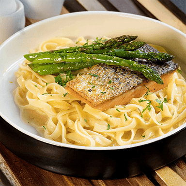 Fetuccini al Vino Blanco & Salmón