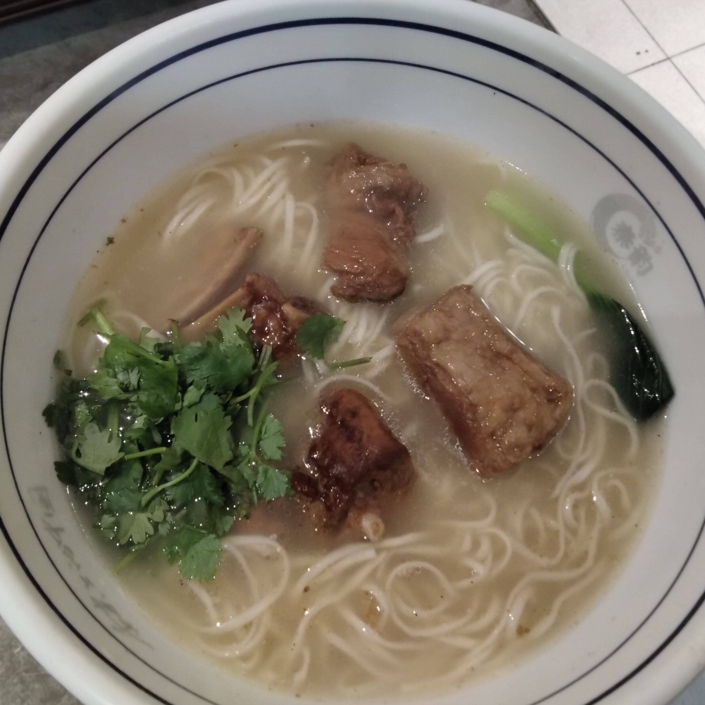 C-6Fideos con Costilla/排骨面