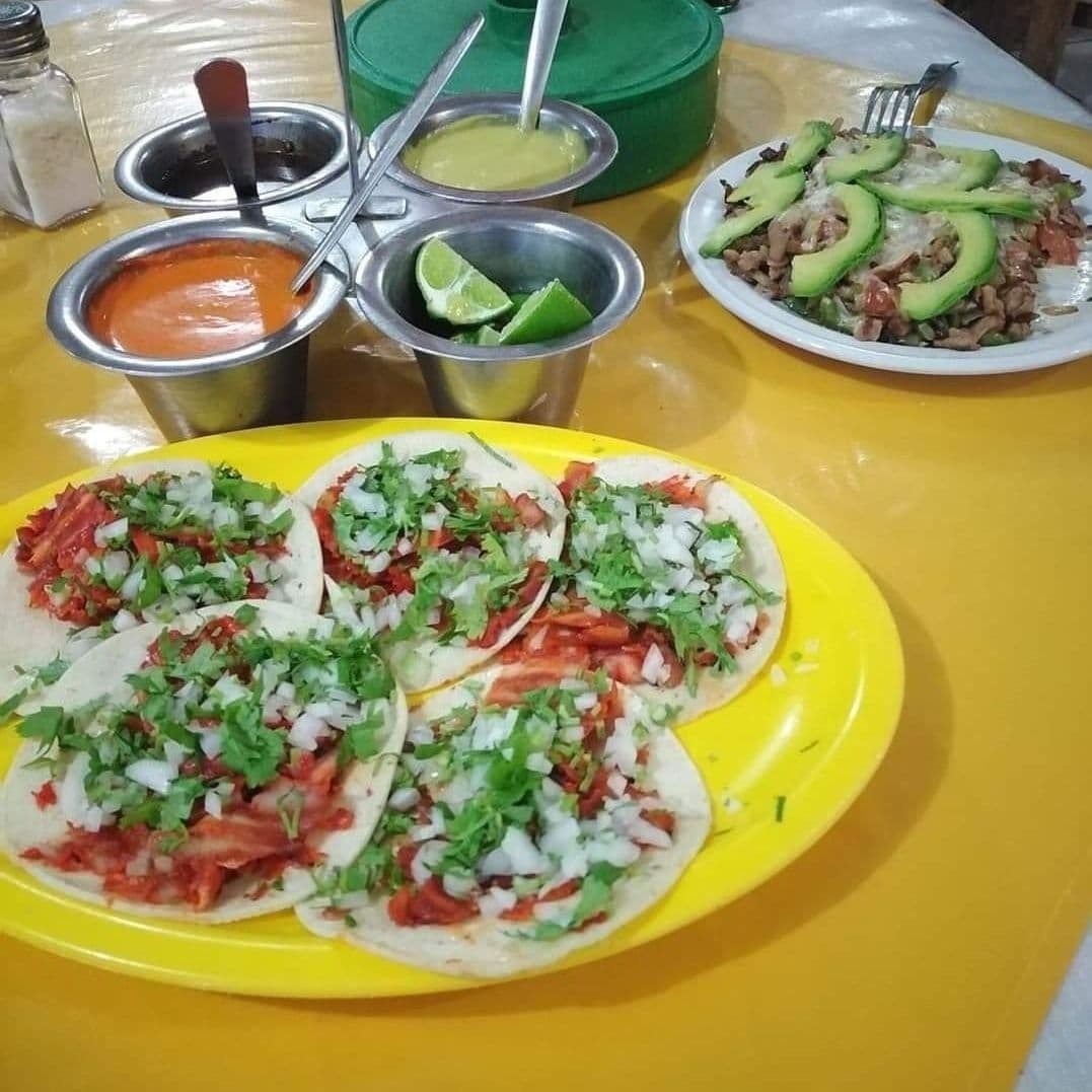 3 Tacos al Pastor con Asada + Refresco