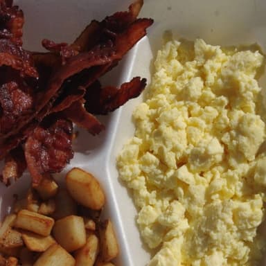 Huevos con Tocino