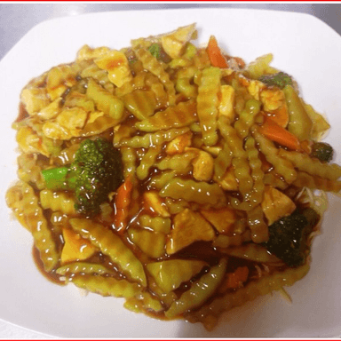 Chop Suey en Salsa con Pollo y Vegetales