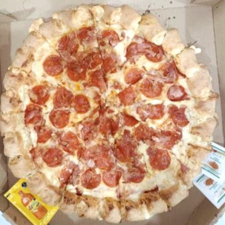 Pizza Familiar con Orilla Dedos de Queso