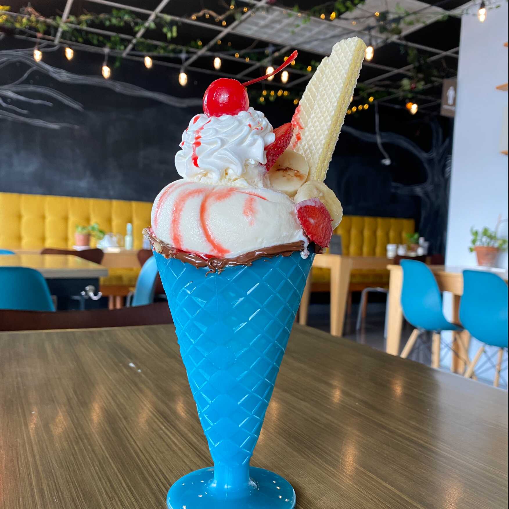 Helado con Chocolate y Galletas