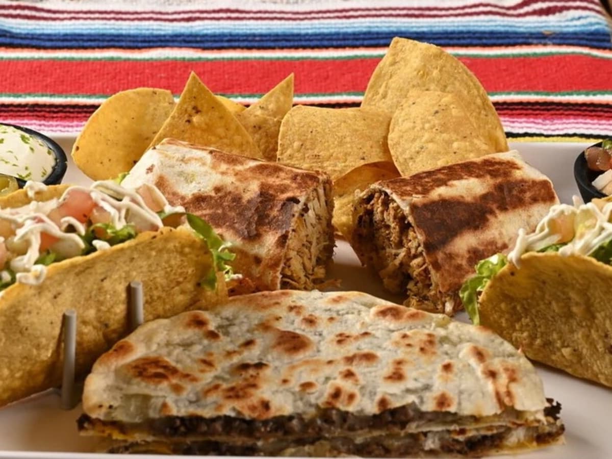 Alebrije Dorado Comida Mexicana