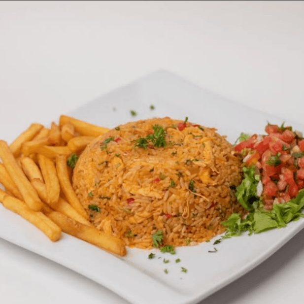 2medios de arroz con pollo y papas fritas