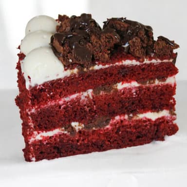 Rebanada de Pastel Red Velvet con Brownie