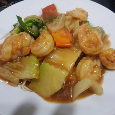 Chop Suey con Pollo y Camarones