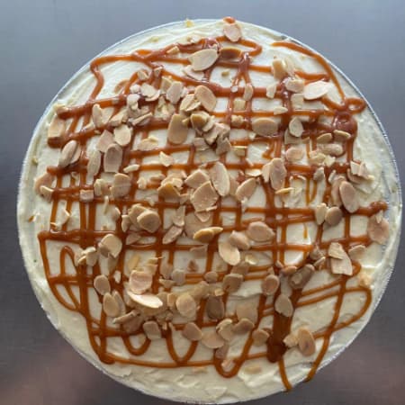 Tarta de Plátano con Cajeta y Almendra