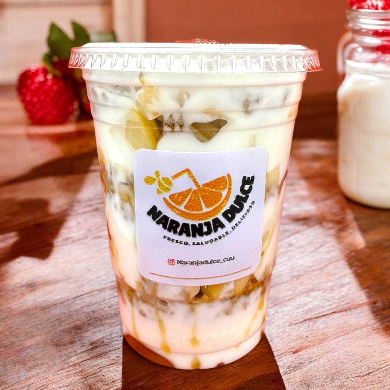 Yogurt con Fruta, Granola y Miel