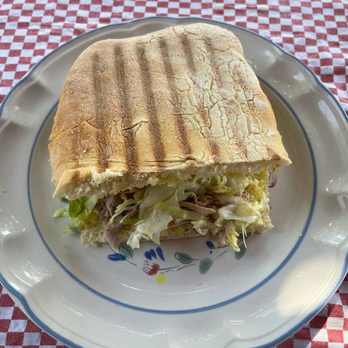 Torta Taquera y Bebida