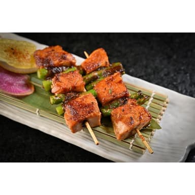 YAKITORI SALMÓN CON ESPÁRRAGO