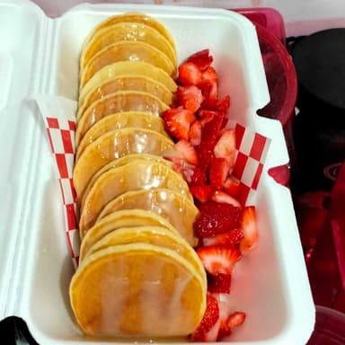 MINI HOTCAKES CON FRESA Y LECHERA(14 PIEZAS)