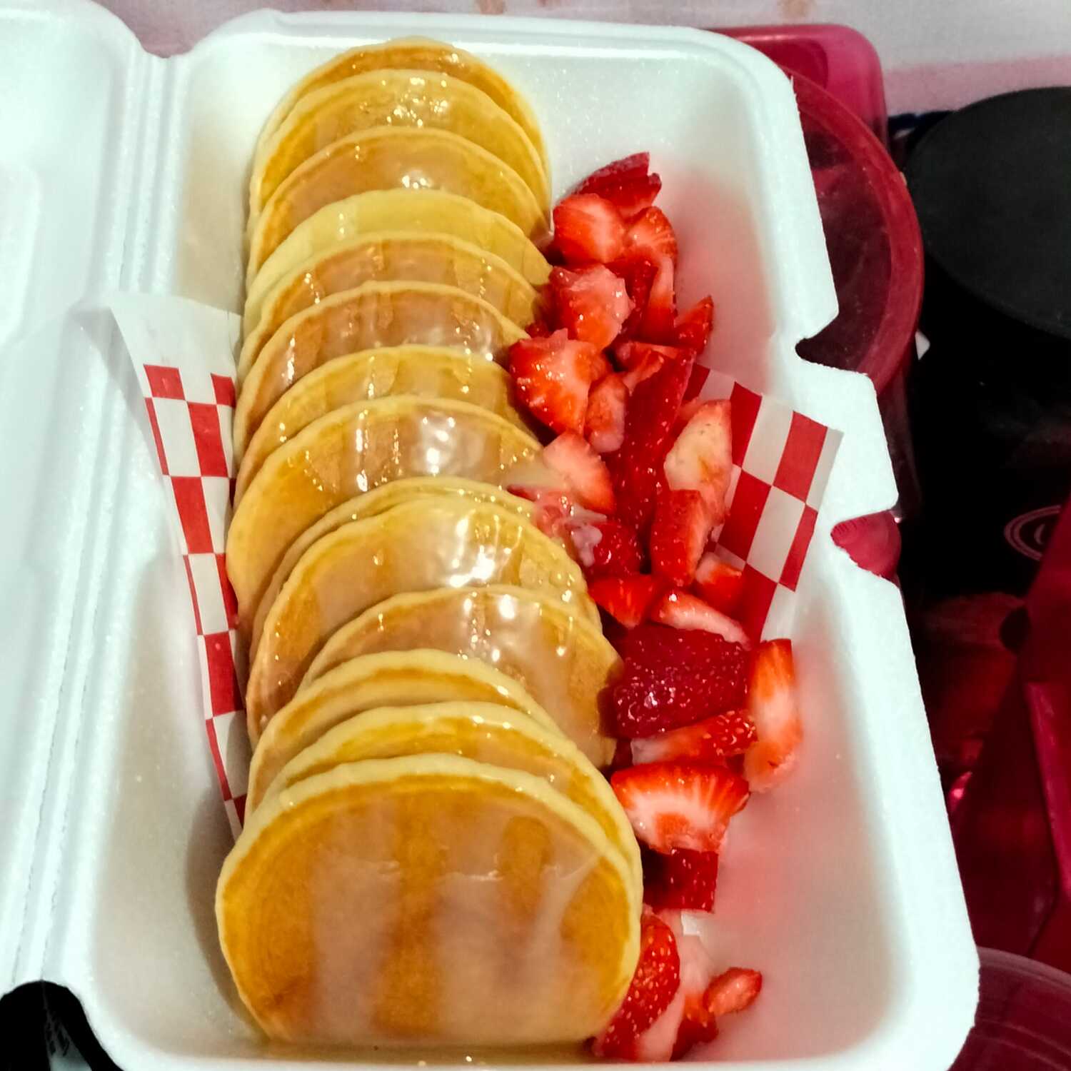 MINI HOTCAKES CON FRESA Y LECHERA(14 PIEZAS)