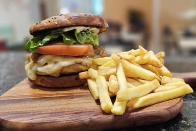CRISPY CHICKEN BURGER