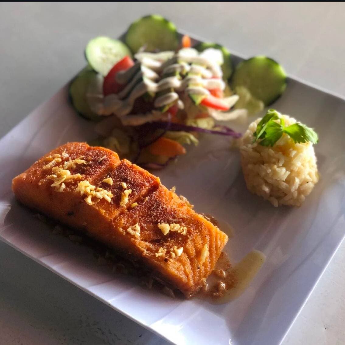 Salmon al Mojo de Ajo