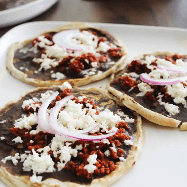 Picadas de Frijol y Chistorra (orden 3)