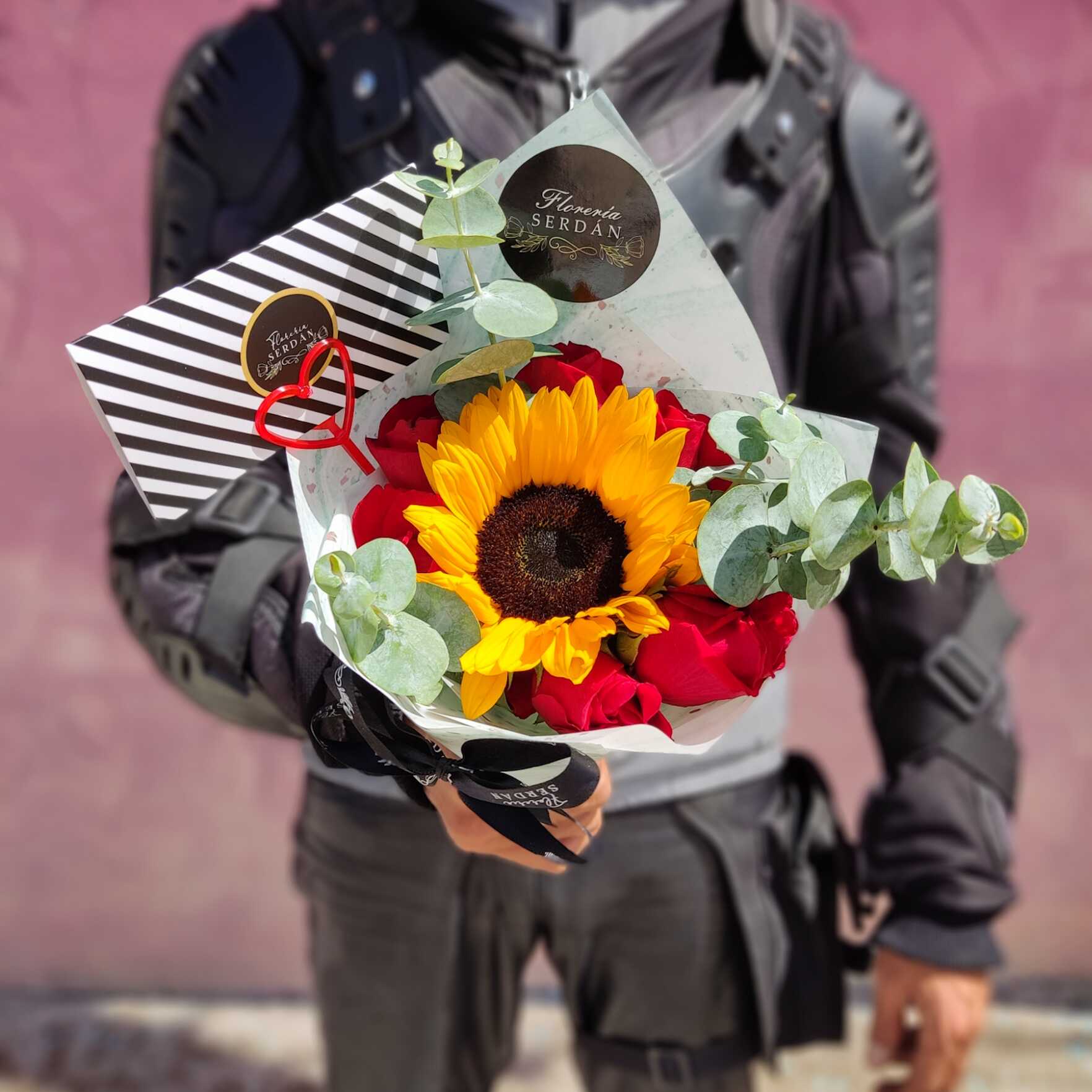 6 Rosas 1 Girasol