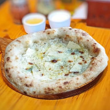 Pizza Cuatro Quesos