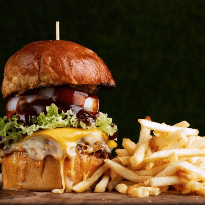 St Louis Burger + Papas + Bebida
