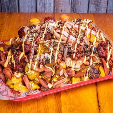 Salchipapa Explosiva.(para 4-5 Personas)