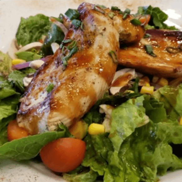 Ensalada de Salmón Empanizado