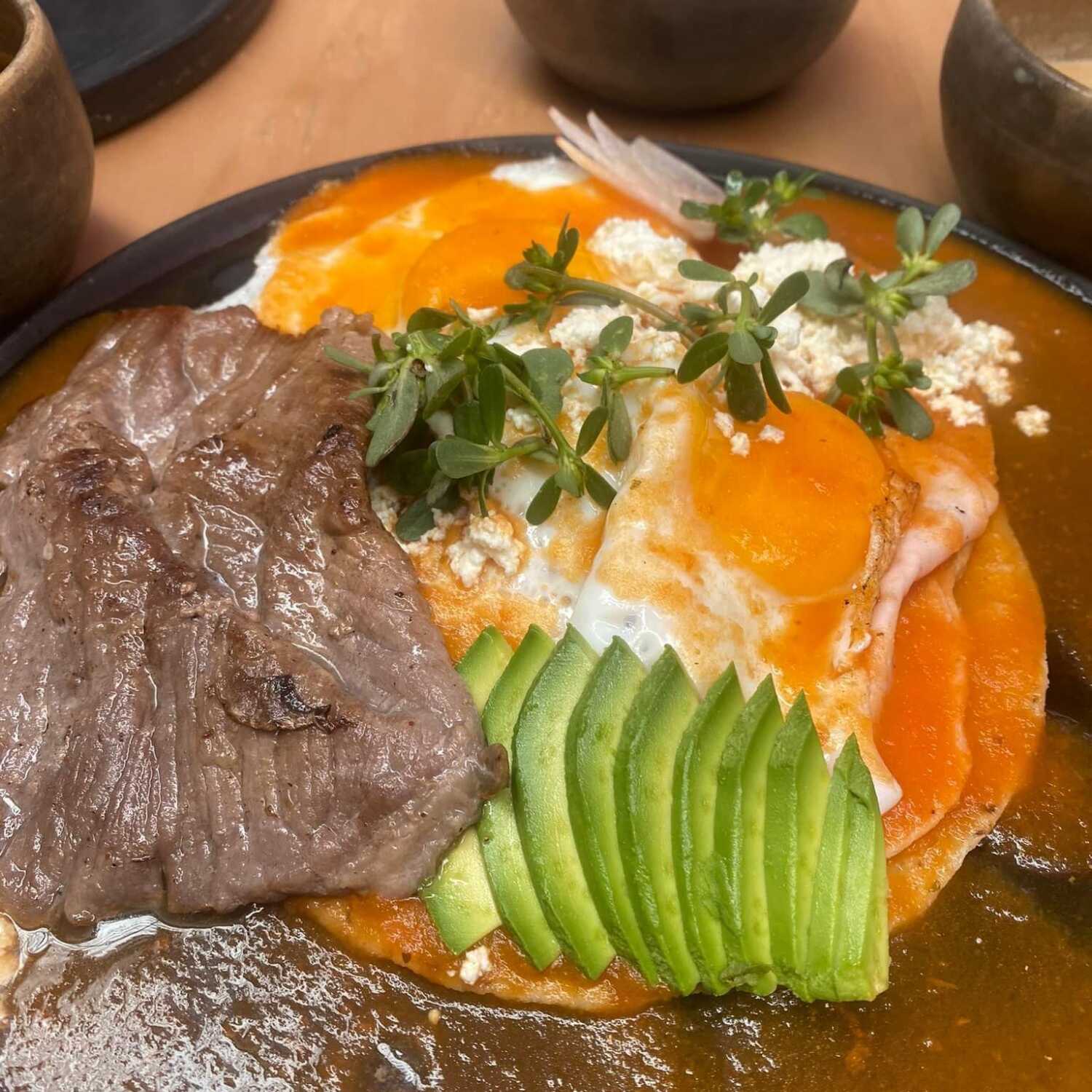 Huevos Rancheros / Divorciados