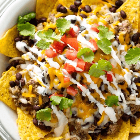 Nachos con asada y chorizo