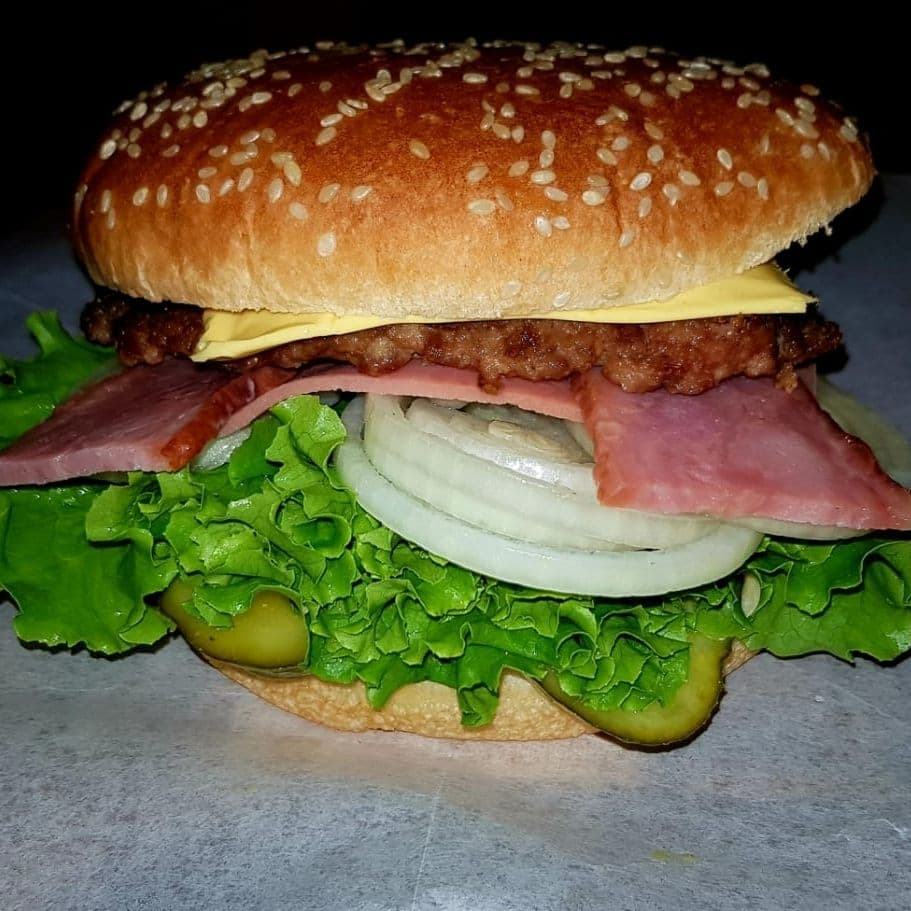 Hamburguesa con Queso, Jamón y Tocineta