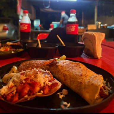 2 Tacos De Maiz + 1 Taco De Harina
