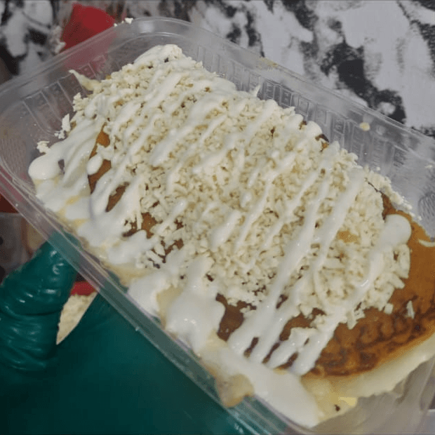 Cachapa de Queso de Mano y Queso Llanero con Carne