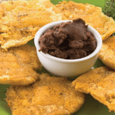 Patacones con Chimichurri y Frijoles Molidos