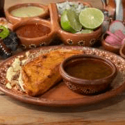 Combo Individual Quesabirria + Consomé + Coca