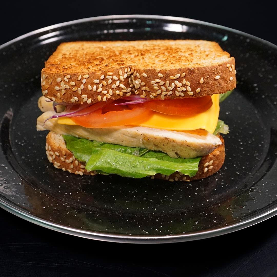 Sándwich Tostado Jamón con Queso Americano
