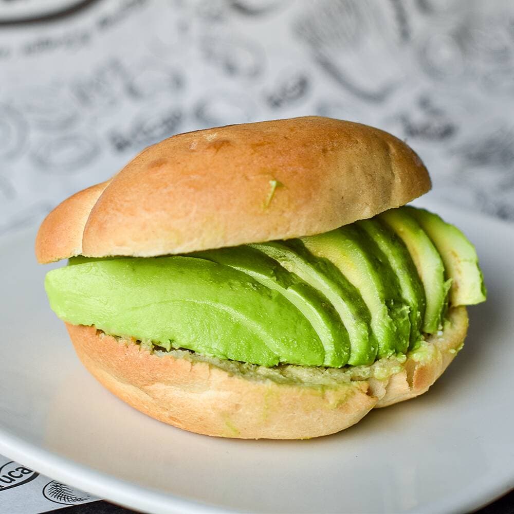 Sándwich de Pan con Palta + Jugo Especial 21 oz