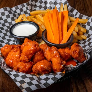 BONELESS & CHIPS