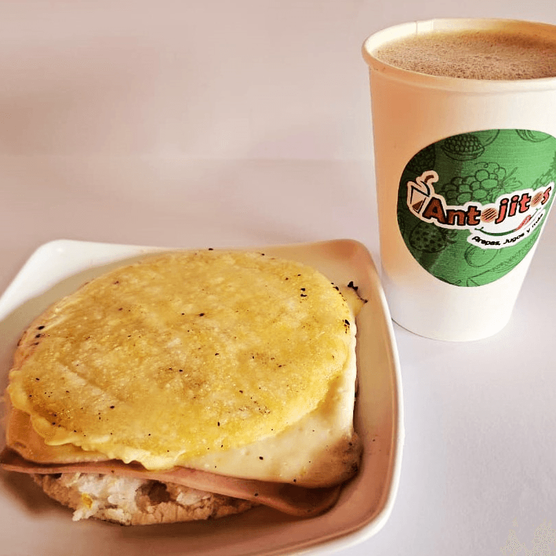 Combo Arepa Jamon y Queso