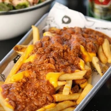 PAPAS CON CHILI